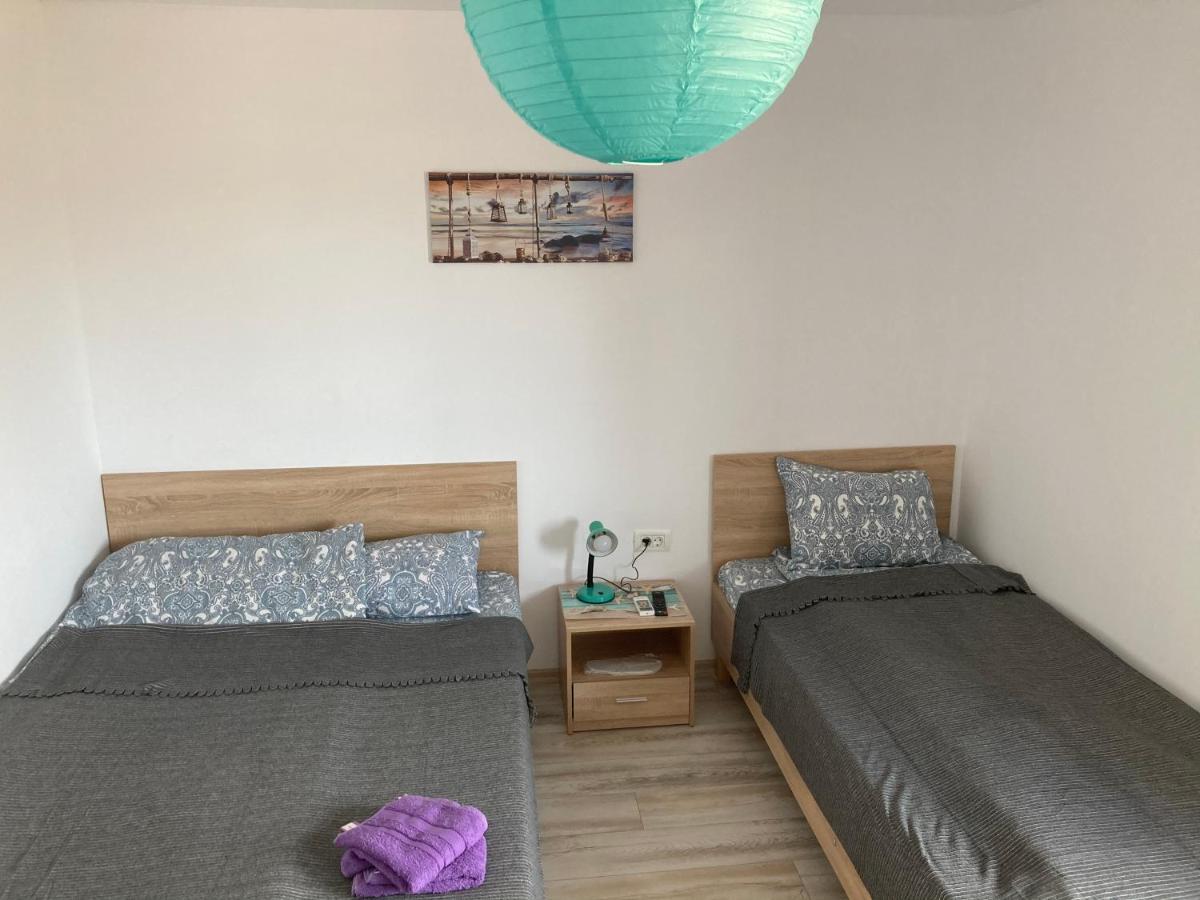 Nayana Apartment Vama Veche Bagian luar foto