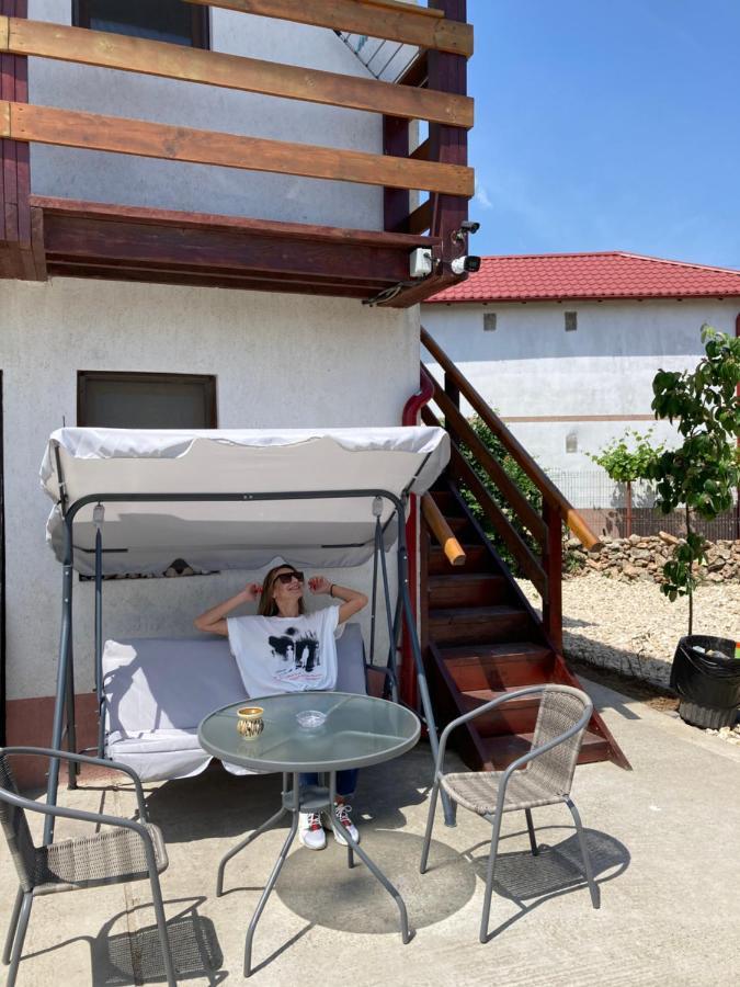 Nayana Apartment Vama Veche Bagian luar foto